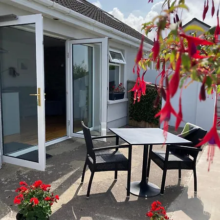 Cille Apartments, Village