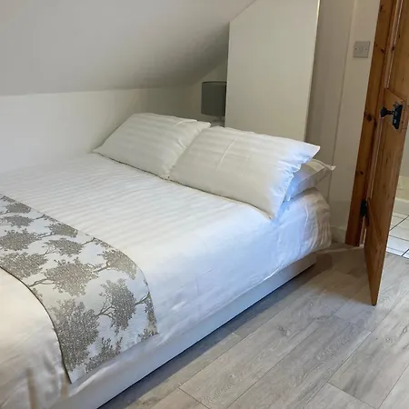 Cille Apartments, Village *