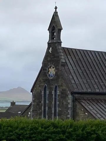 Cille Apartments, Village