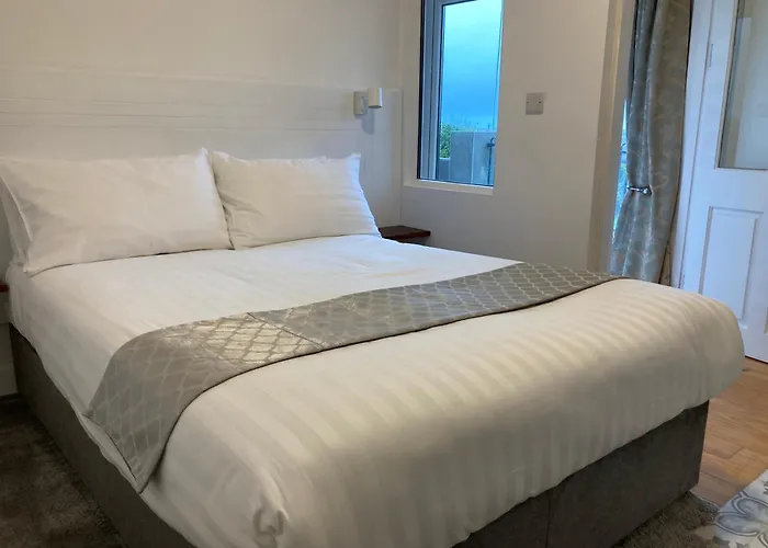 Daire Cille Apartments, Village