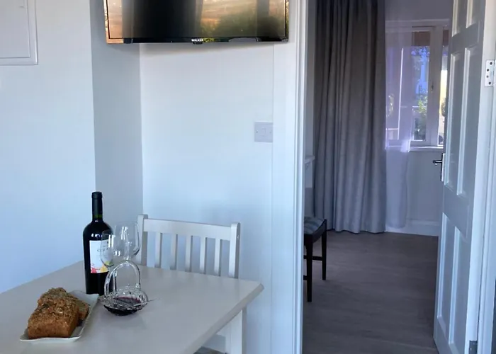 Cille Apartments, Village