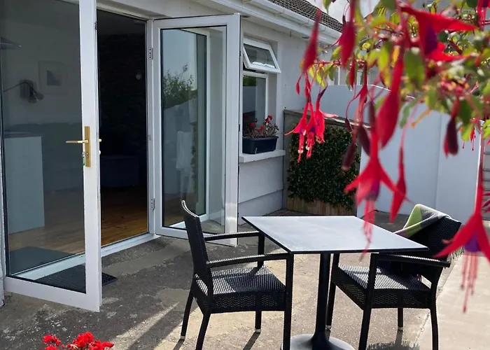 Cille Apartments, Village