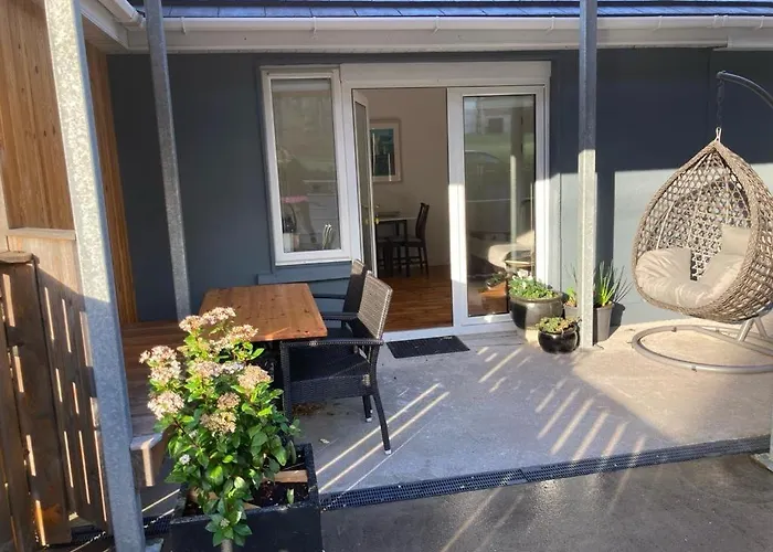 Daire Cille Apartments, Village